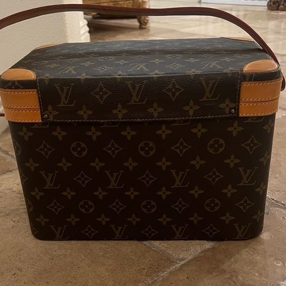 AUTHENTIC vintage Louis Vuitton Monogram Vanity Box with Gold Accents! 💛 - Picture 5 of 16